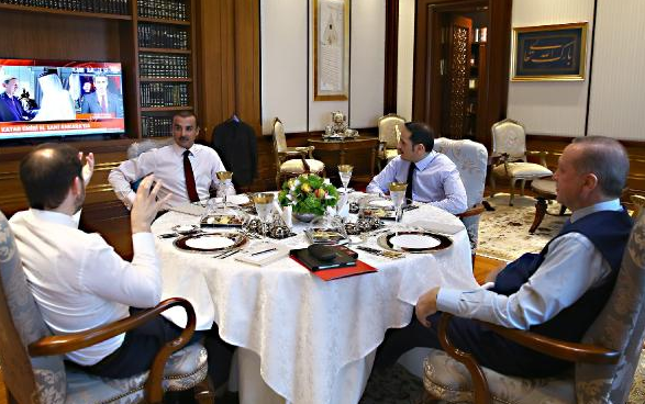 Erdoğan Katar emirini kabul etti dikkat çeken görüntü - Resim: 3