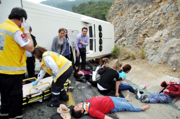 Feci kaza sonrası yolcular böyle tedavi edildi! - Resim: 2