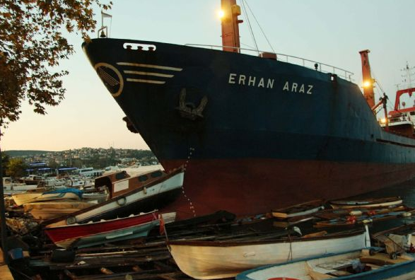 Yük gemisi Beykoz kıyısına oturdu - Resim: 3