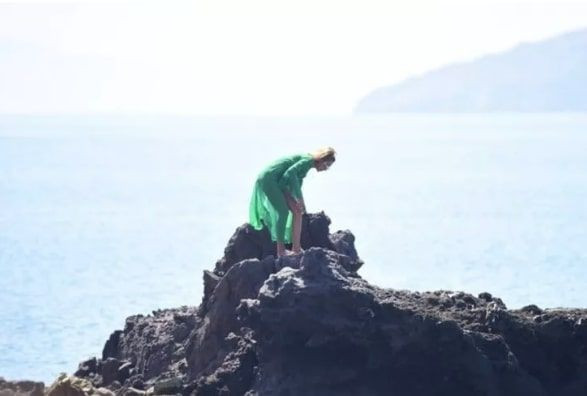 Eski manken Gizem Özdilli poz uğruna yaptığıyla yürekleri ağza getirdi düşüyordu - Resim: 2