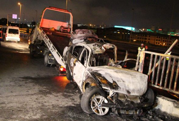 Yanan arabada feci şekilde öldü - Resim: 1