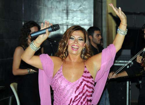 Nil Ünal kimdir gençliği nasıldı evli mi eşi kimdir? - Resim: 1