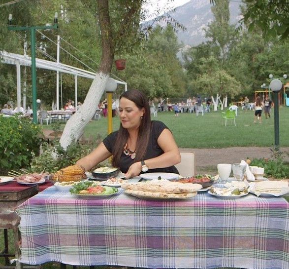 Anadolu'yu yiyen Ezgi Sertel doymadı arabasına buzdolabı koydu - Resim: 2