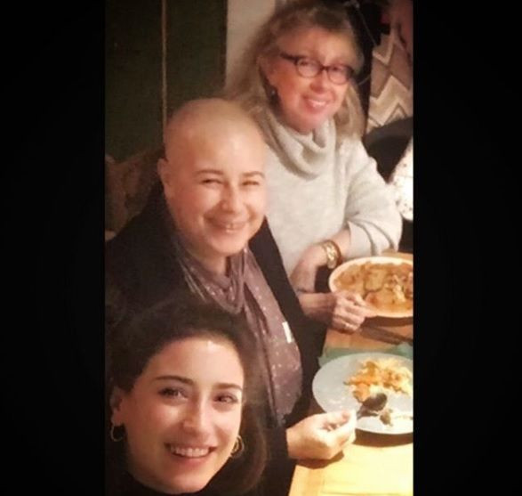 Hazal Kaya acı haberi sosyal medyadan duyurdu: Tanıdığım en güçlü kadın... - Resim: 1