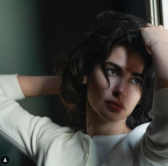 Yasak Elma yıldızı Nesrin Cavadzade'den esprili paylaşım! Temizliğe bu Nesrin gelir - Resim: 1