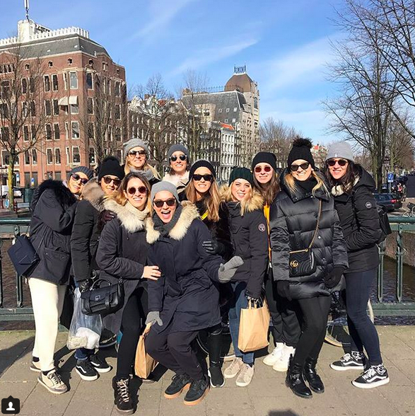 Aslı İzmirli kimdir aslen nereli kaç yaşında bakın asıl işi neymiş - Resim: 1