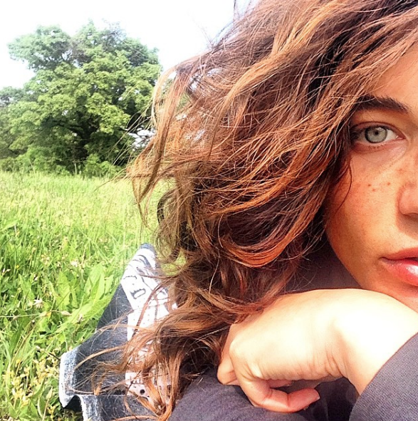 Berrak Tüzünataç hamakta paylaşım yaptı! Hayranları parmaklarına taktı - Resim: 1