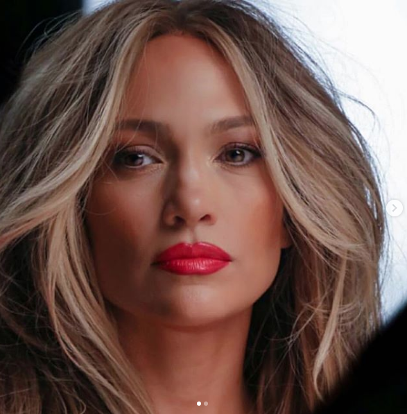 Jennifer Lopez makyajsız halini paylaştı sosyal medya yıkıldı yıllara meydan okuyor! - Resim: 2