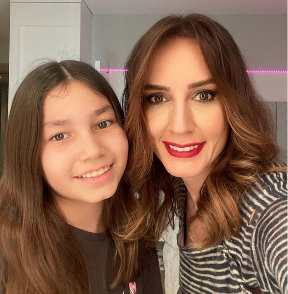 Star TV Ana Haber Spikeri Nazlı Çelik'in kızıyla fotoğrafı olay yarattı! - Resim: 3