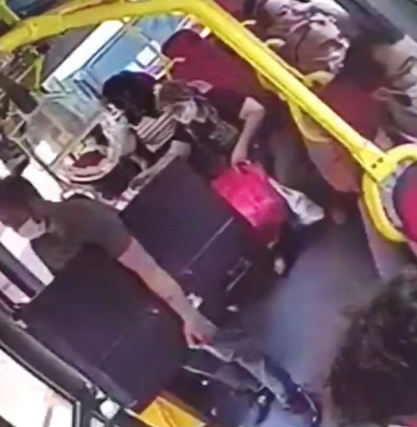 Mersin'de çaldığı televizyonu minibüsle satmaya götürdü - Resim: 0