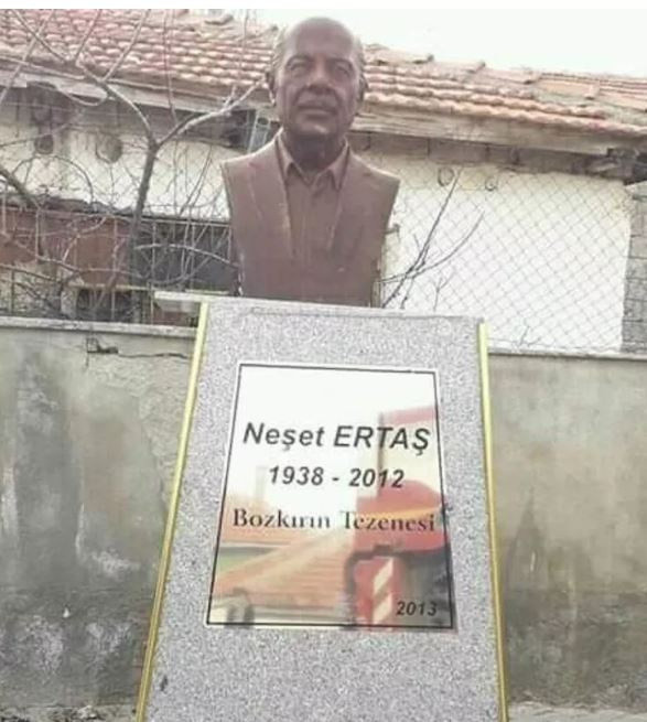 Neşet Ertaş'ın heykelini parçaladılar! Büyük saygısızlık! Soruşturma başlatıldı - Resim: 1