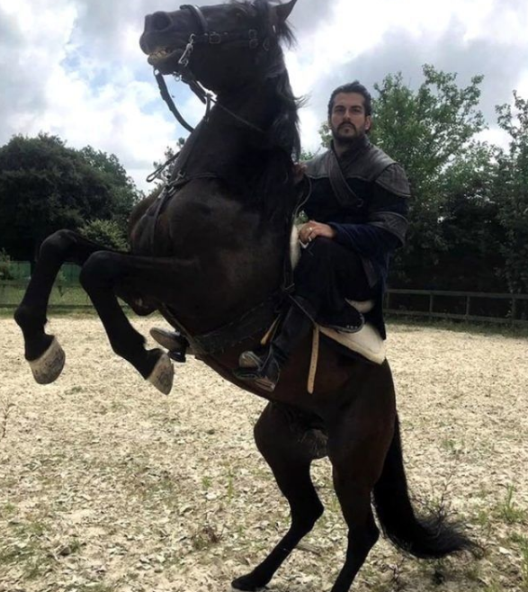 Burak Özçivit Diriliş Osman için milyonluk teklifi reddetti dizi kazancı dudak uçuklattı - Resim: 1