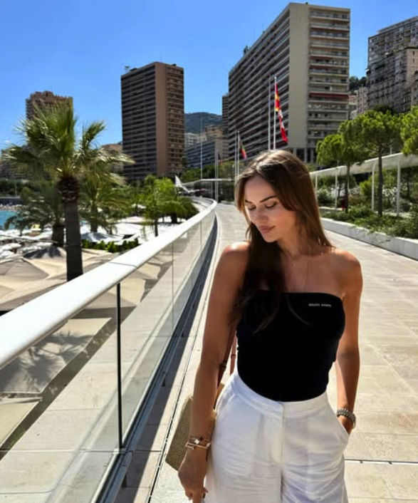 Fahriye Evcen sosyal medyayı yıktı geçti! O fotoğraflara beğeni ve yorum yağdı - Resim: 1