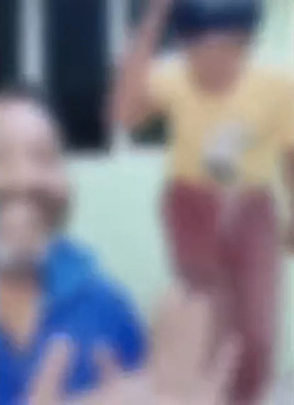 Oğluna canlı yayında göbek attırdı para dilendi! Olmaz olsun senin gibi baba - Resim: 1