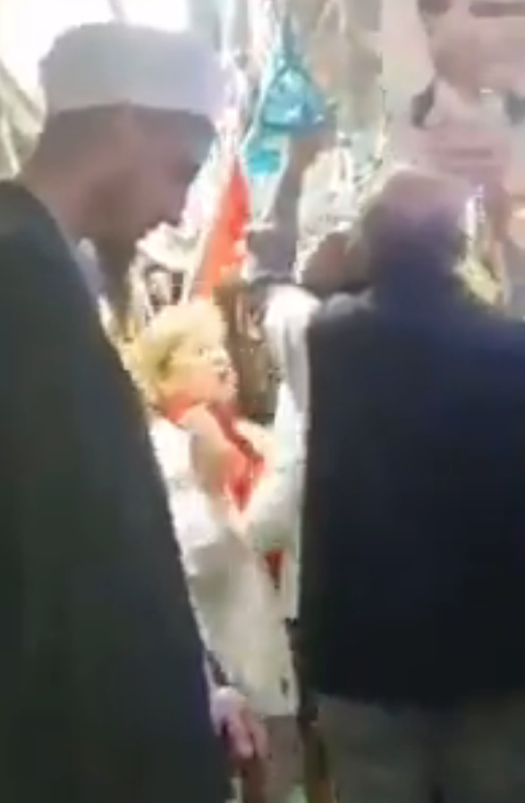 Metroda sarıklı kişiyi 10. yıl marşı ile taciz ettiler! Tepki alan görüntüler - Resim: 3