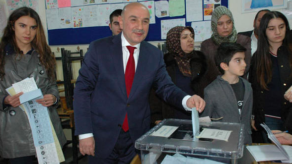 Turgut Altınok'un eşi Süreyya Altınok kimdir, kaç yaşında?Süreyya Altınok ne iş yapıyor? - Resim: 0