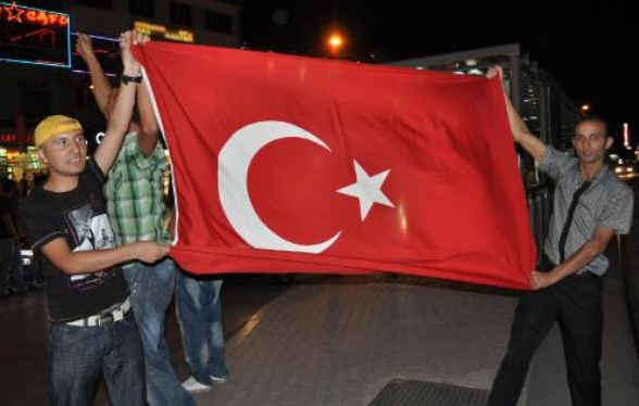 Türkiye terörü böyle lanetledi - Resim: 2