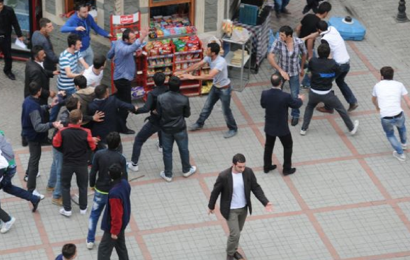 Liseli gençler birbirine girdi - Resim: 1