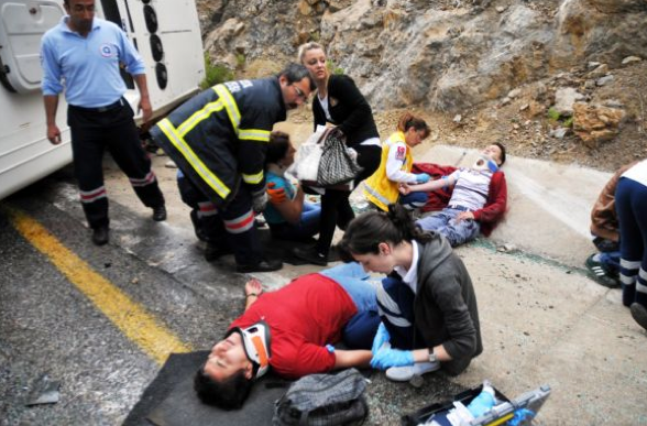 Feci kaza sonrası yolcular böyle tedavi edildi! - Resim: 3