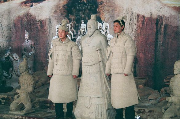 Turistlerin birbirinden saçma pozları - Resim: 4