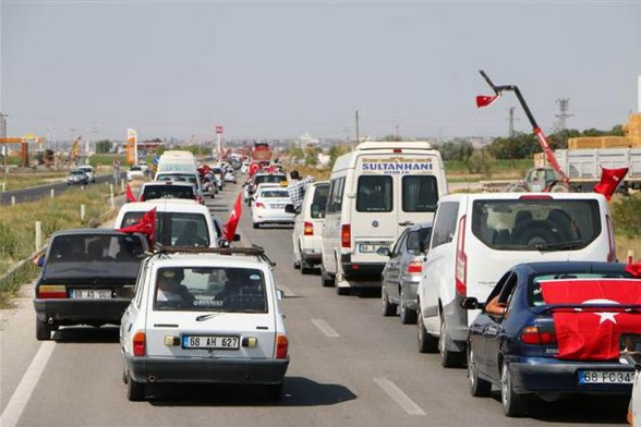 Yeni KHK sokağa döktü önce kurban sonra şükür namazı! - Resim: 3