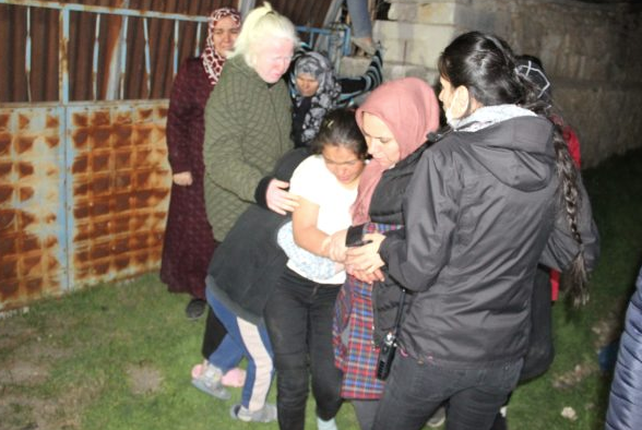 Ailesi kaybolduğunu sandı! 10 saatin sonunda evin yakınında uyurken bulundu - Resim: 1