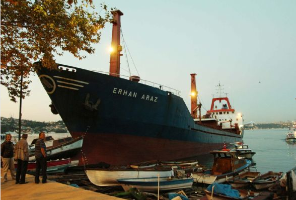 Yük gemisi Beykoz kıyısına oturdu - Resim: 2