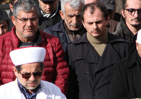 Ünlü yönetmen Orçun Benli'nin annesi gözyaşları içinde toprağa verildi - Resim: 3