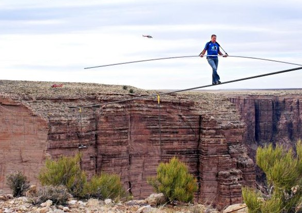 Çılgın cambaz ölüme meydan okudu - Resim: 3