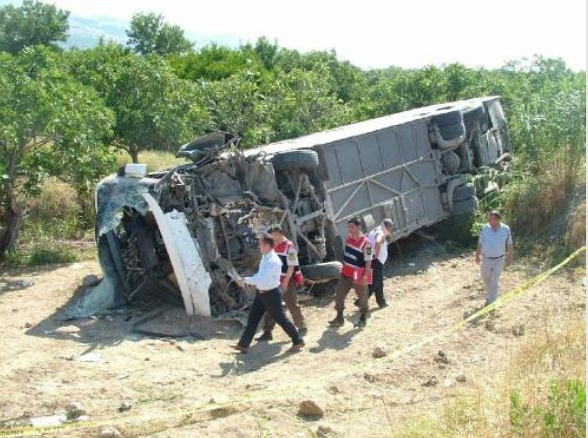 Yolcu otobüsü dehşet saçtı - Resim: 2