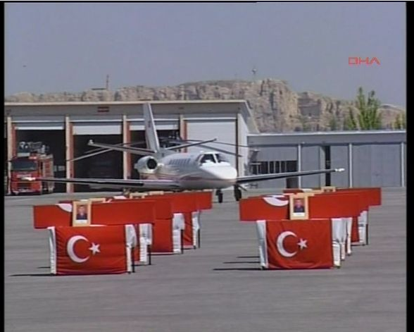 Türkiye şehitlerini uğurluyor - Resim: 1