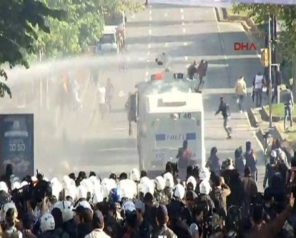 Beşiktaş'ta polis müdahalesi başladı - 1 Mayıs - Resim: 4