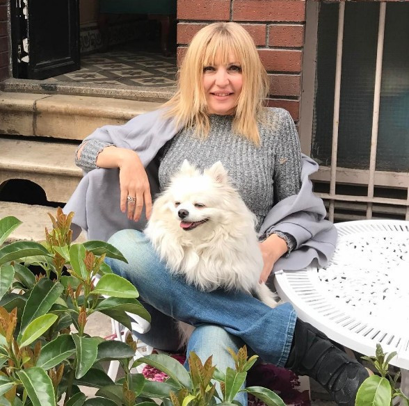 Seda Akgül'ün elbisesi olay oldu yok böyle yırtmaç - Resim: 1