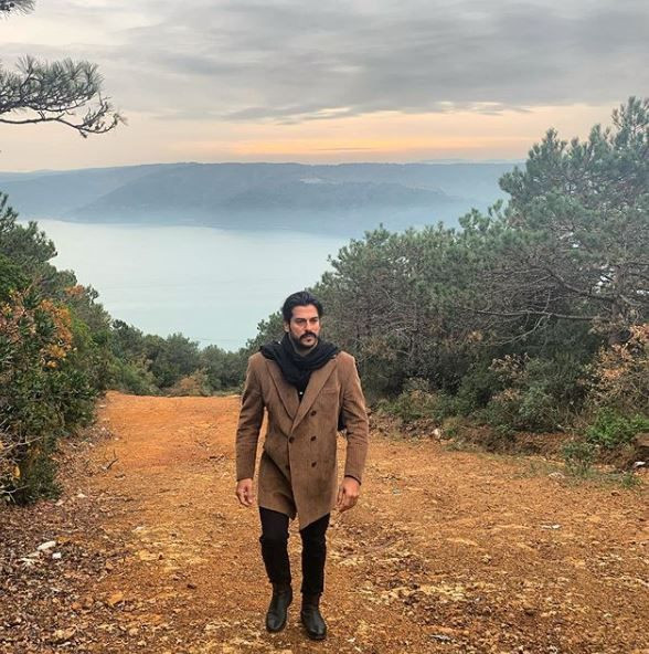 Kuruluş Osman'ın yıldızı Burak Özçivit Türkler Geliyor filminine hayran kaldı! - Resim: 4