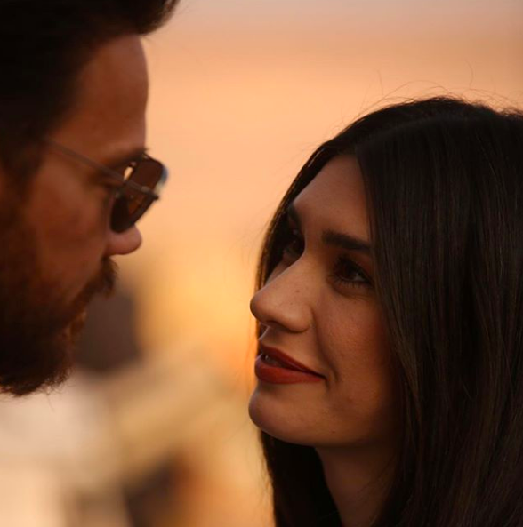 Sinan Akçıl kaç yaşında aslen nereli kiminle evli eşi Burcu Kıratlı kimdir? - Resim: 1