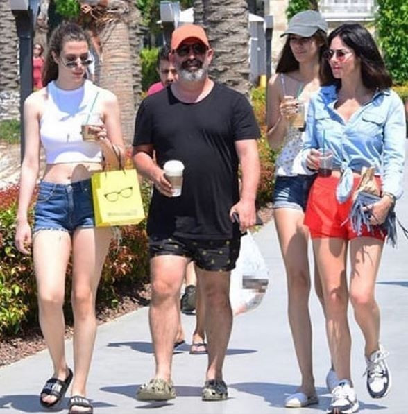 Defne Samyeli ve Cem Yılmaz Bodrum'a demir attı! Sahnede beraber şarkı söylediler - Resim: 1