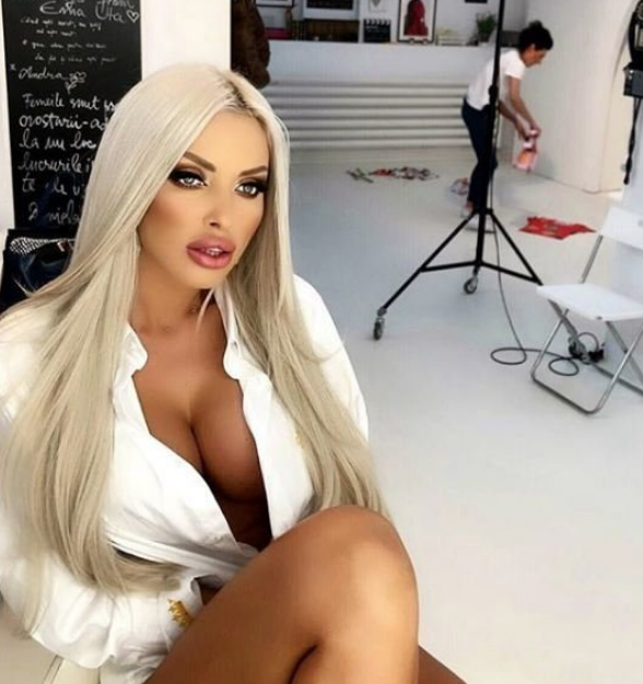 Çıplak pozlarını gören babası canına kıydı!  - Resim: 2