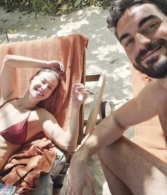 Tuba Ünsal ile 10 yaş küçük sevgilisi Emir Ulusoy el ele görüntülendi... - Resim: 2