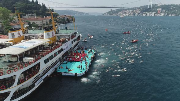 Boğaziçi Yüzme Yarışı eşsiz anlara sahne oldu! - Resim: 3