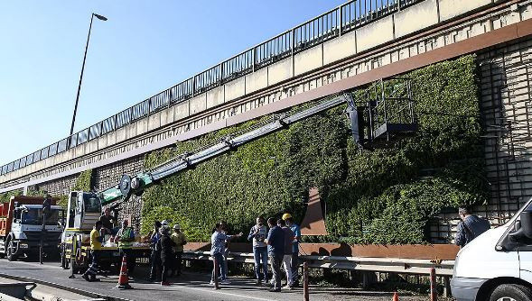 İmamoğlu'na şok üstüne şok: İstanbullu gençler pankart asıp sert tepki gösterdi - Resim: 1