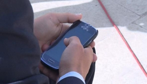 İmam Kuran'ı akıllı telefondan okudu - Resim: 4