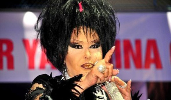 'Kulak nasıl çekilir'i göstermeye hazırlanıyor! - Resim: 1