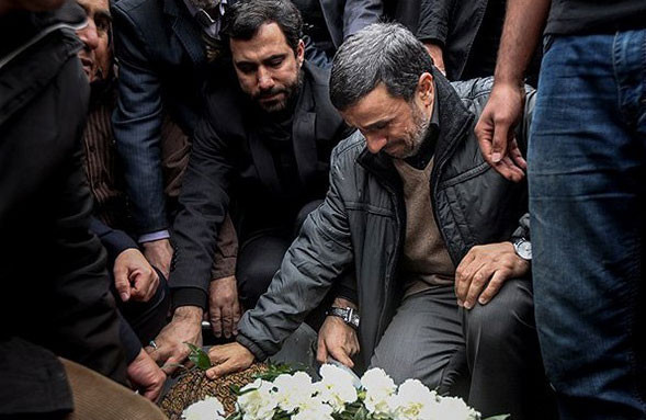 Ahmedinejad annesinin mezarına girdi - Resim: 4