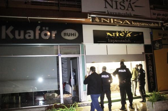 Olayın adresi Konya! Duvarı delip kuyumcudan 400 bin liralık altın çaldılar - Resim: 4