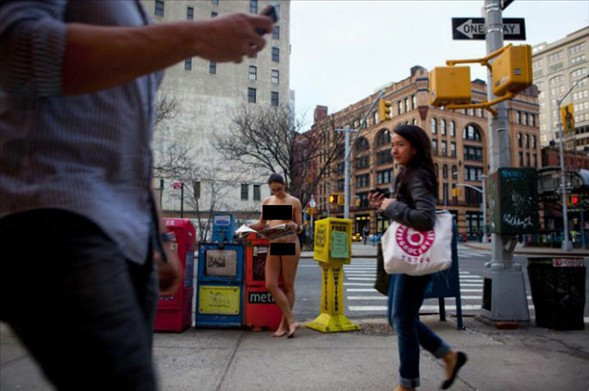 Sokaklarda çırılçıplak dolaştı - Resim: 2