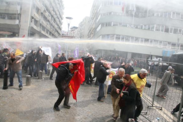 KESK üyelerine polis müdahalesi - Resim: 1