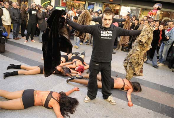 Sokak ortasında çıplak protesto! - Resim: 4