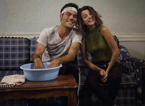 Başak Parlak kimdir Şevkat Yerimdar'daki Esin'e bir de böyle bakın - Resim: 1