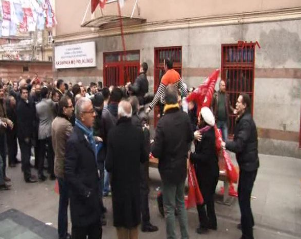 AK Partililerle CHP'liler arasında kavga - Resim: 2