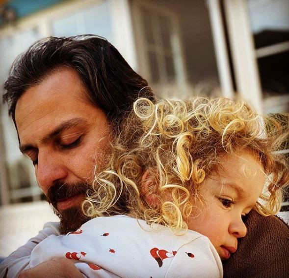 Çukur'un Vartolu'su Erkan Kolçak Köstendil ilk kez bebeğinin adını açıkladı! - Resim: 1